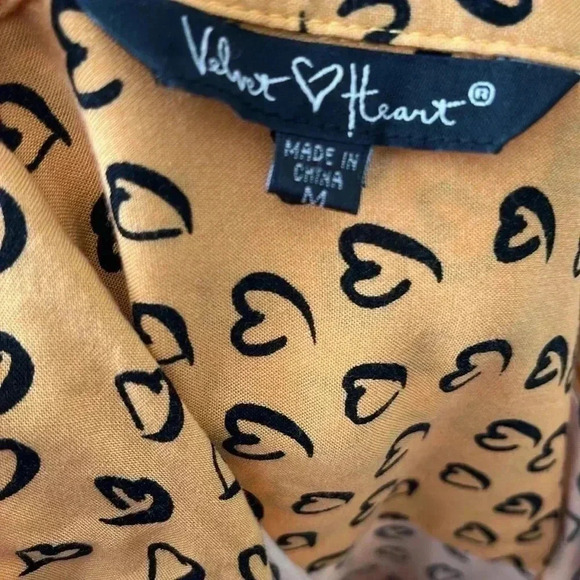 ❤️2/$30❤️[M]Velvet Heart Yellow Button Down  Rayon Heart patterns L/S Shirt - Picture 11 of 15